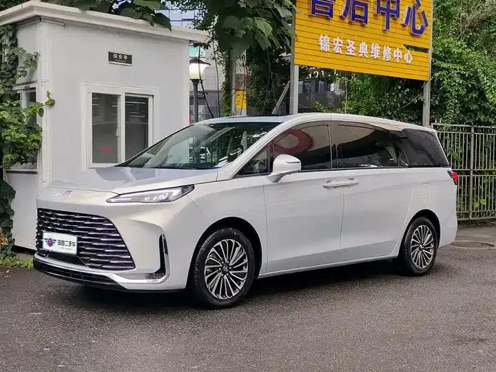 Buick GL8 New Energy 2025 Lu Shangzhi Edition - View 1
