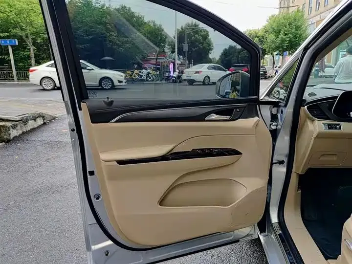 Buick GL8 New Energy 2025 Lu Shangzhi Edition 6