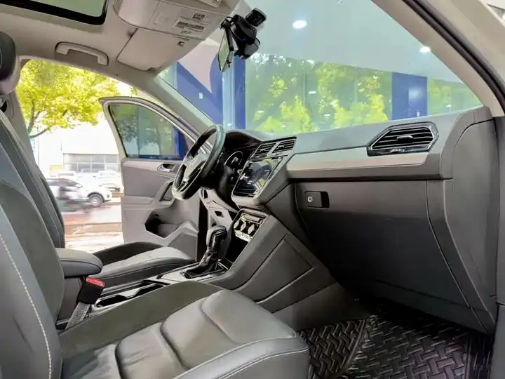 Tiguan L 2020 330TSI Automatic Two-Drive Panoramic Comfort Edition VI 12