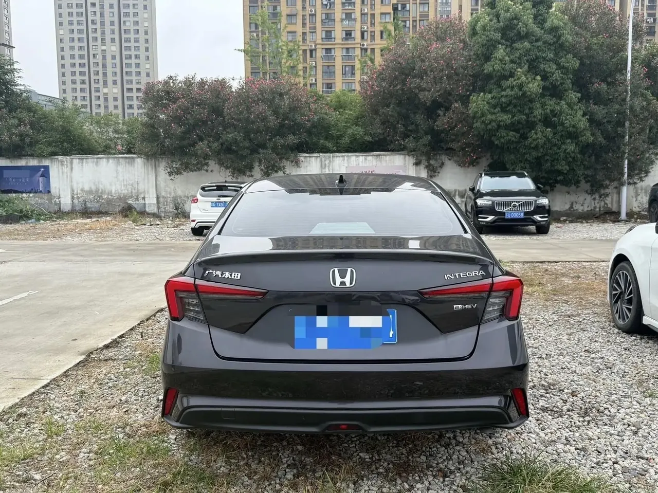 Type 2023 2.0L e:HEV Low Edition 3