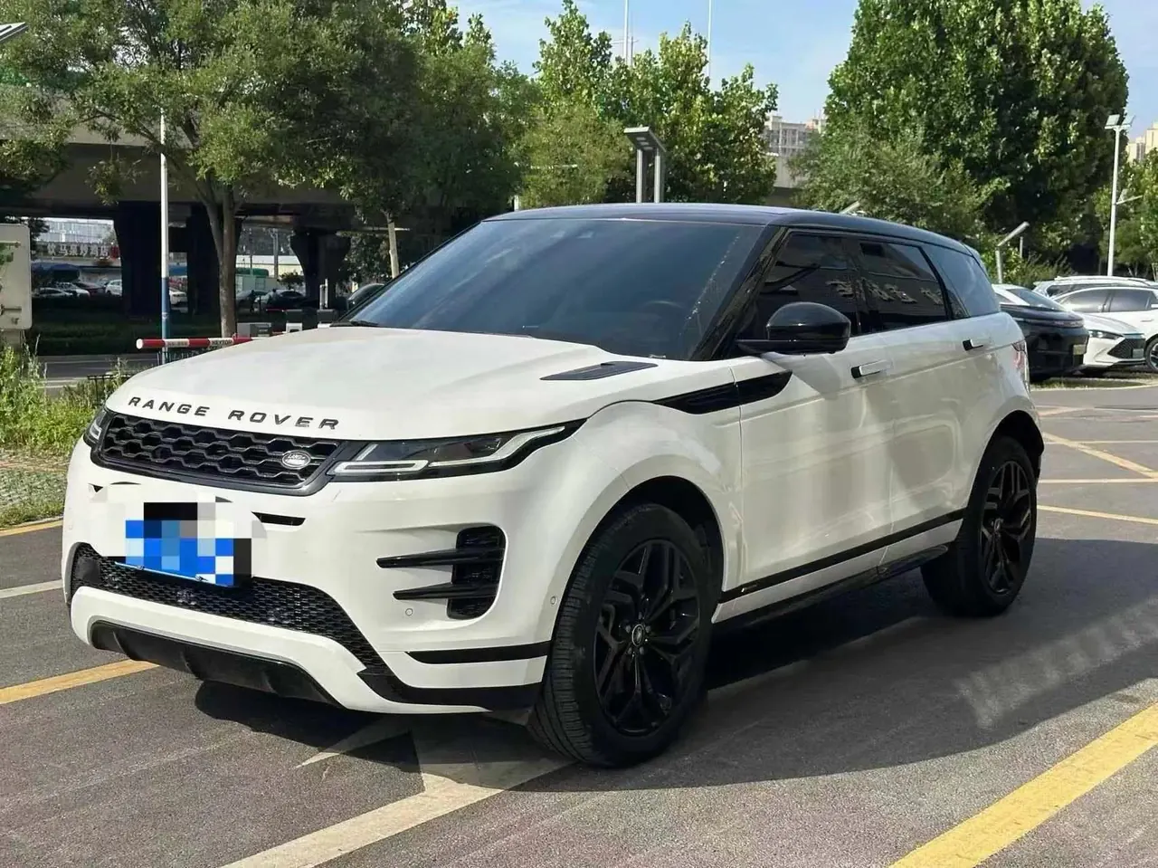 Open image lightbox: Range Rover Aurora 2020 249PS R-DYNAMIC S Obsidian Black Sports Edition