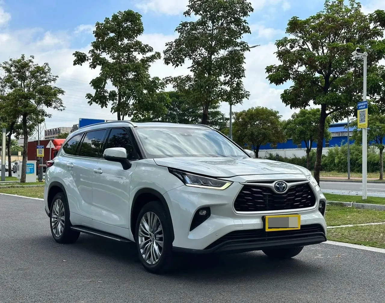 Highlander 2022 Dual Engine 2.5L 4-wheel Drive Premium Edition 7-seat 3