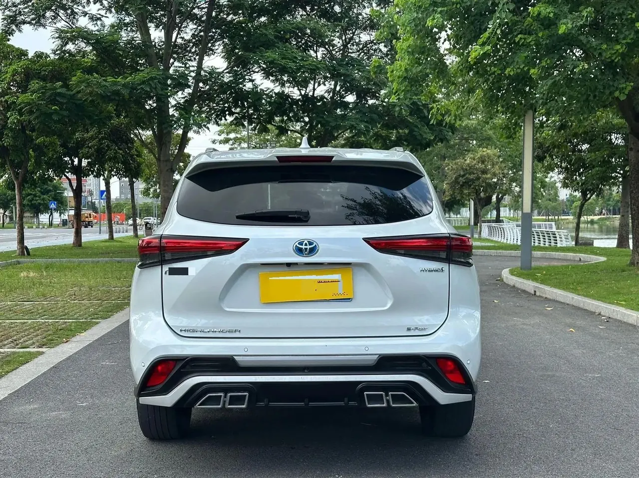 Highlander 2022 Dual Engine 2.5L 4-wheel Drive Premium Edition 7-seat 9