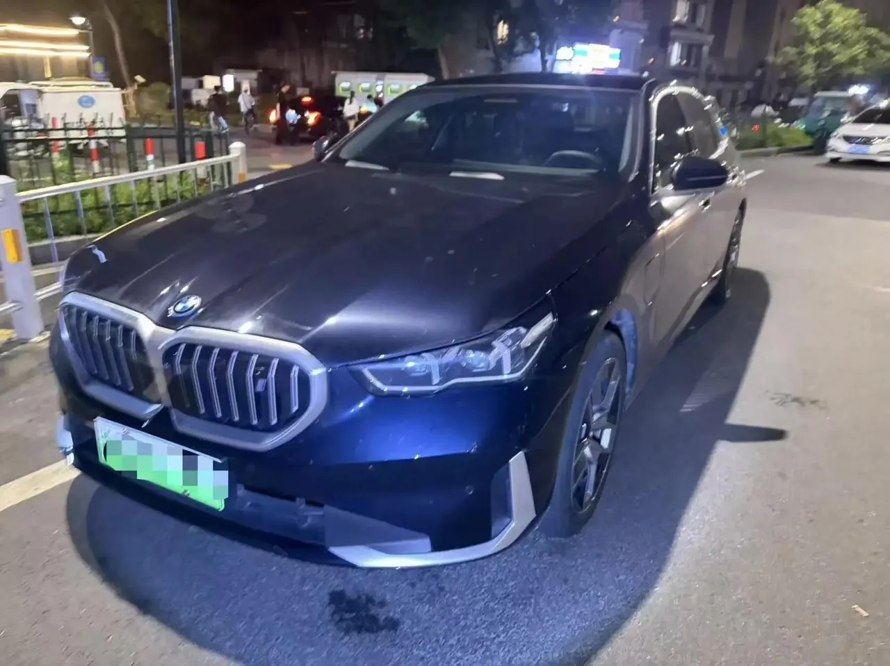 Open image lightbox: BMW i5 2024 eDrive 35L Premium Luxury Set