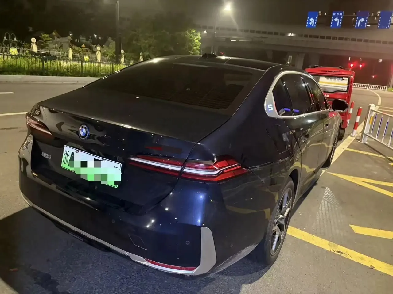 BMW i5 2024 eDrive 35L Premium Luxury Set 4