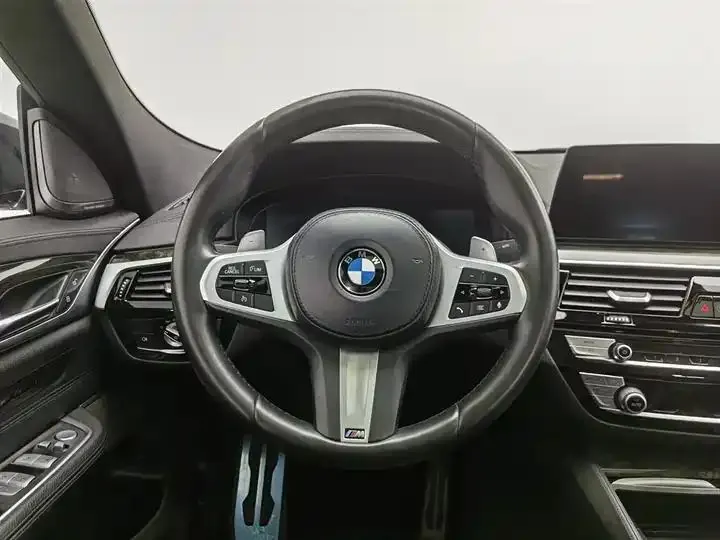 BMW 6 GT 2020 630i M sports suit 11
