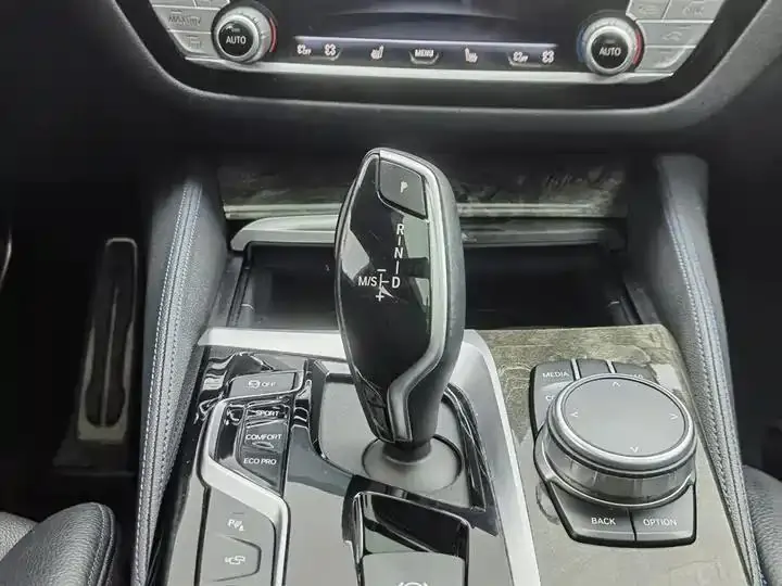 BMW 6 GT 2020 630i M sports suit 13