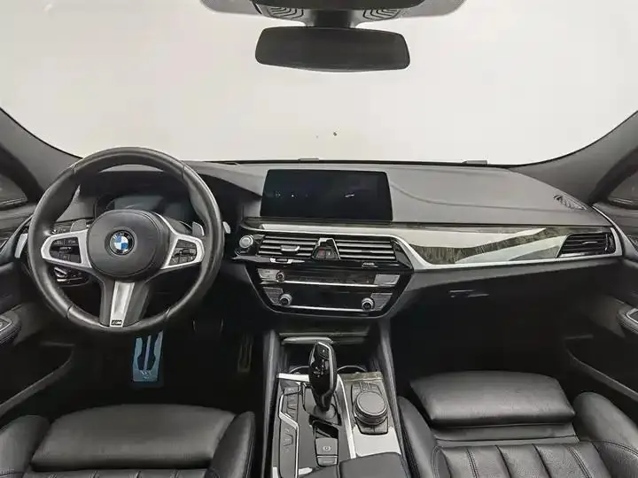 BMW 6 GT 2020 630i M sports suit 5