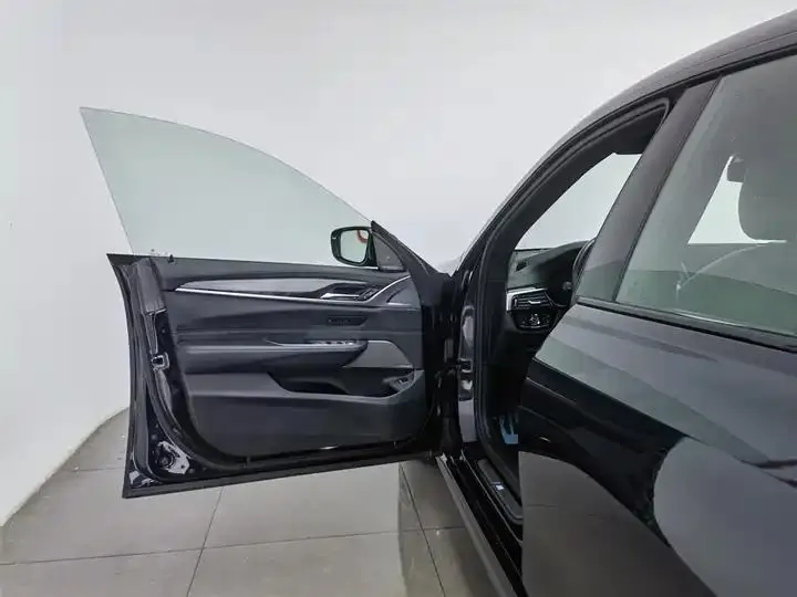 BMW 6 GT 2020 630i M sports suit 8