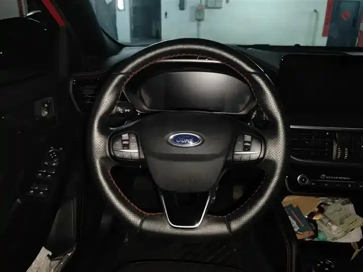 Focus 2020 hatchback EcoBoost 180 automatic ST Line 15