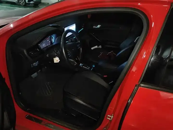 Focus 2020 hatchback EcoBoost 180 automatic ST Line 9