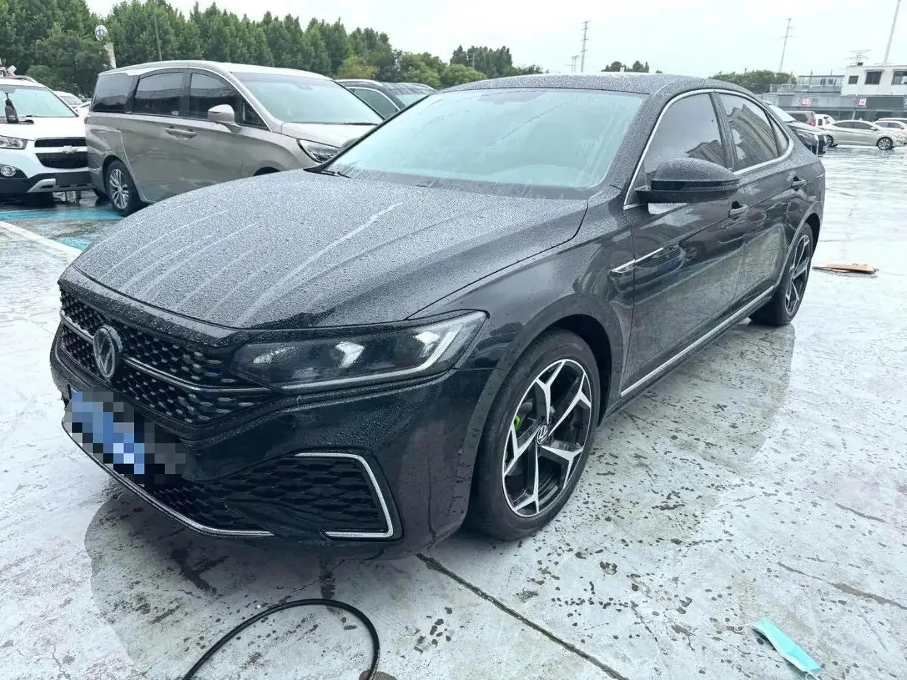 Volkswagen 2025 Passat 2.0TSI 330TSI Outstanding Model Starry Sky Elite Edition Automatic - View 1