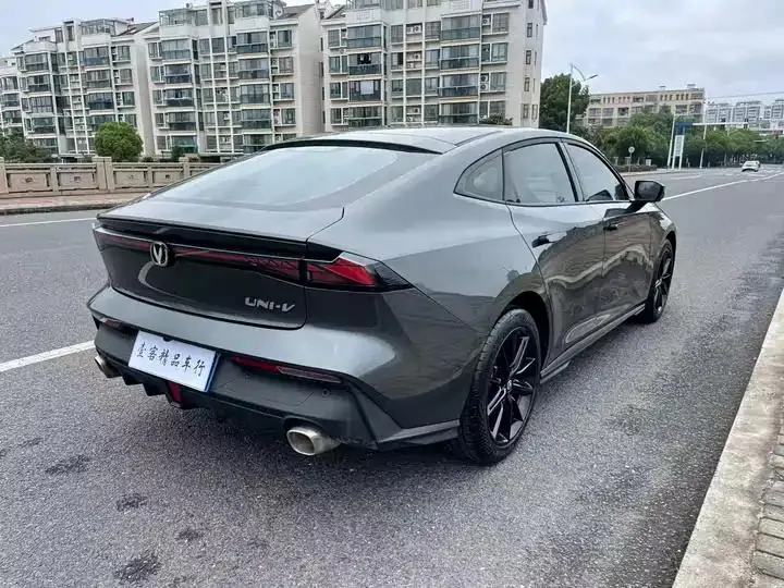 ChangAn UNI-V 2023 1.5T Honorable Model 11