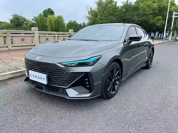 ChangAn UNI-V 2023 1.5T Honorable Model 3