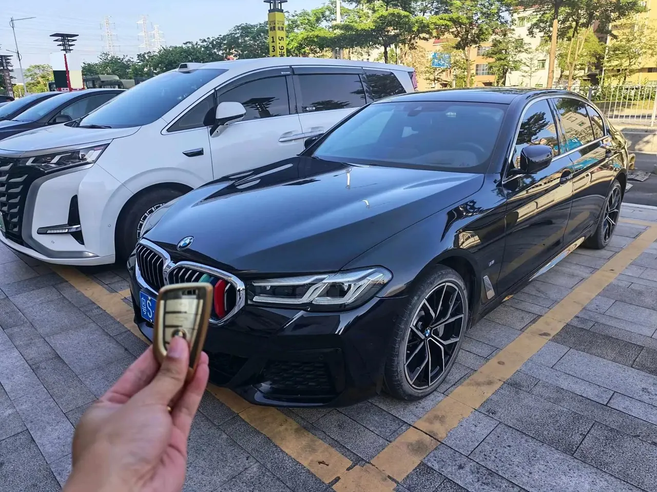 BMW 5 Series 2021 530Li Exclusive M Sports Suit - View 1