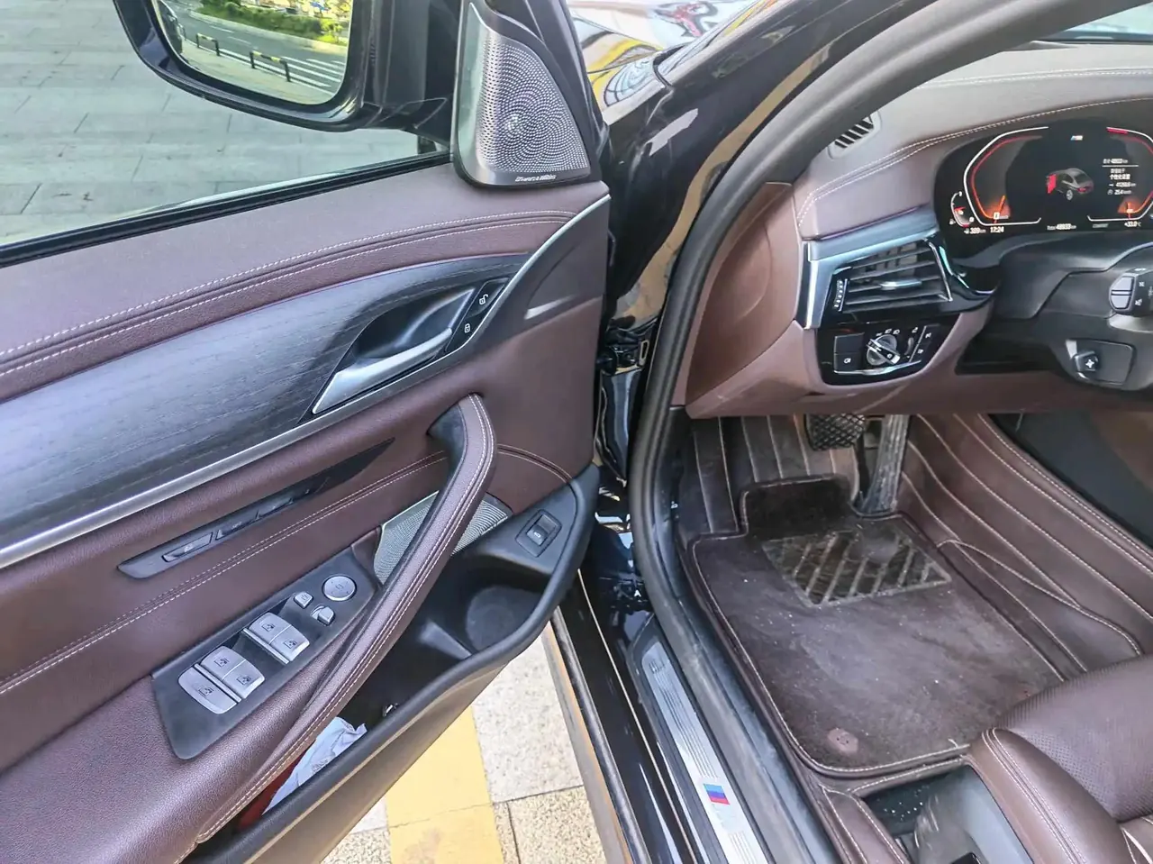 BMW 5 Series 2021 530Li Exclusive M Sports Suit 13
