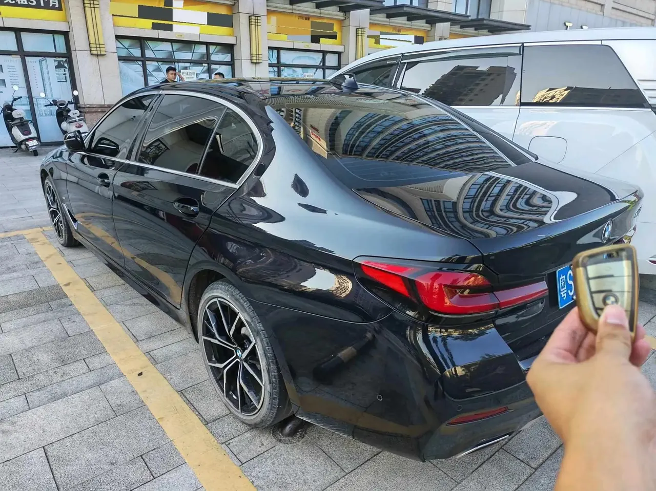 BMW 5 Series 2021 530Li Exclusive M Sports Suit 2