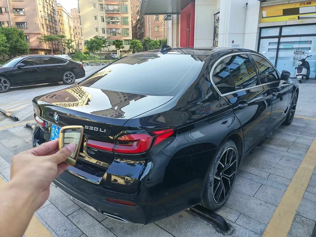 BMW 5 Series 2021 530Li Exclusive M Sports Suit 3