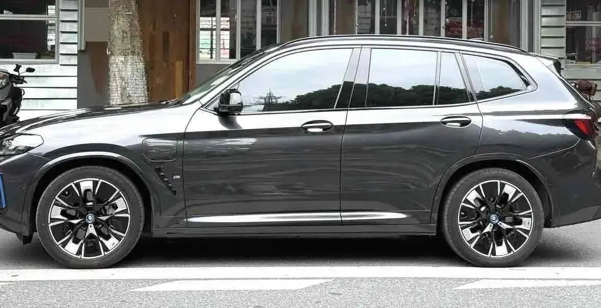 BMW iX3 2022 Genesis Collar 3
