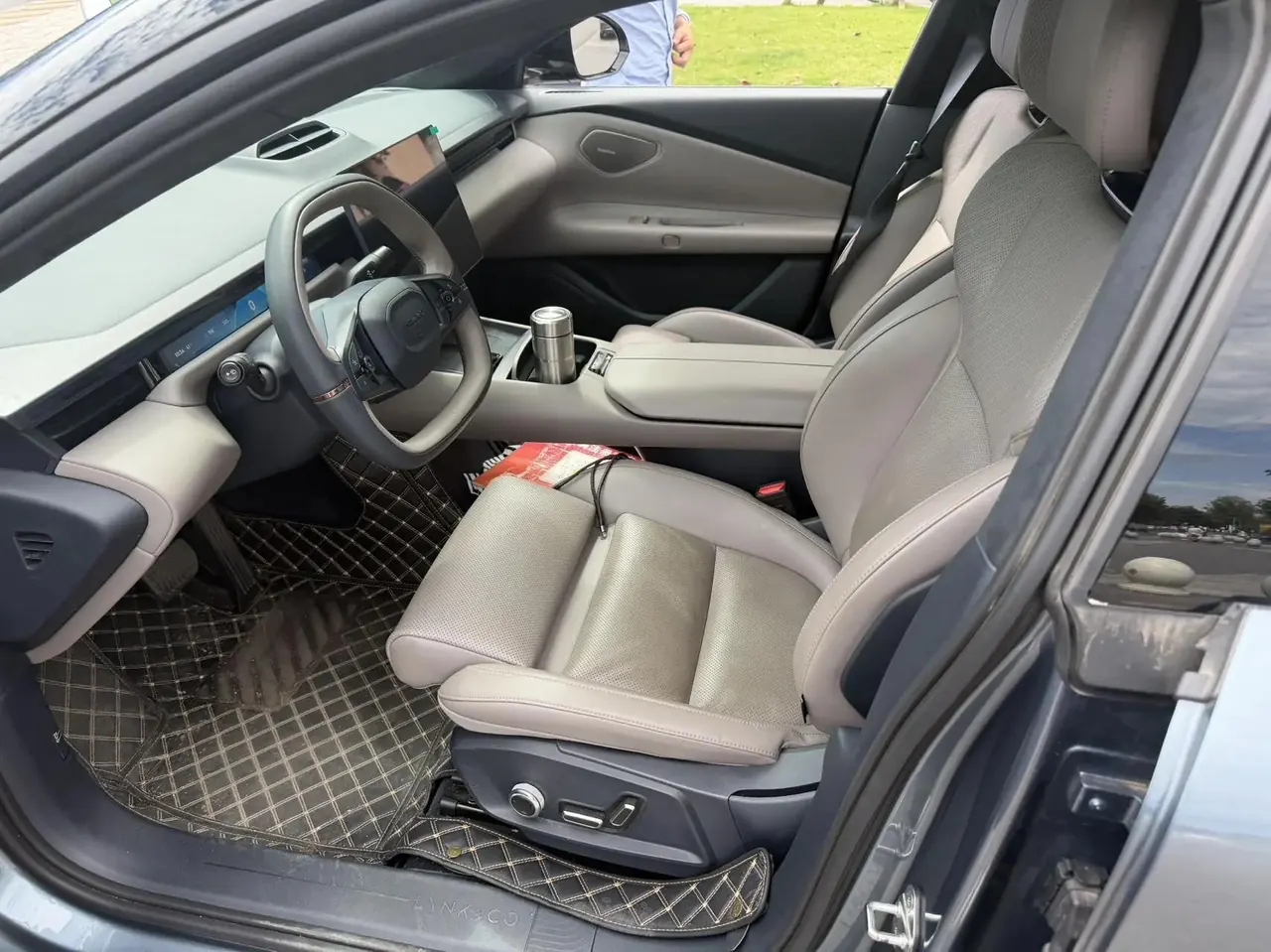 LYNK&amp;CO 2025 LYNK&amp;CO Z10 95kWh 702km four-wheel drive intelligent driving Ultra automatic gear 2