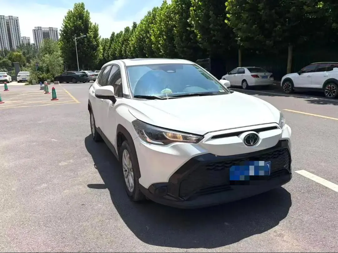 Toyota 2023 Frontlander 2.0 CVT Leading Edition Automatic 3
