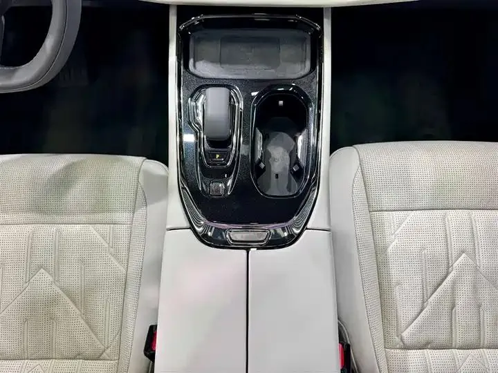 Zeekr 009 2024 seven-seat aisle version four-wheel drive 108kWh 22