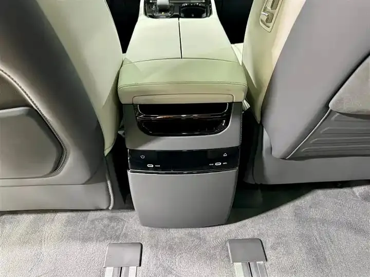 Zeekr 009 2024 seven-seat aisle version four-wheel drive 108kWh 24