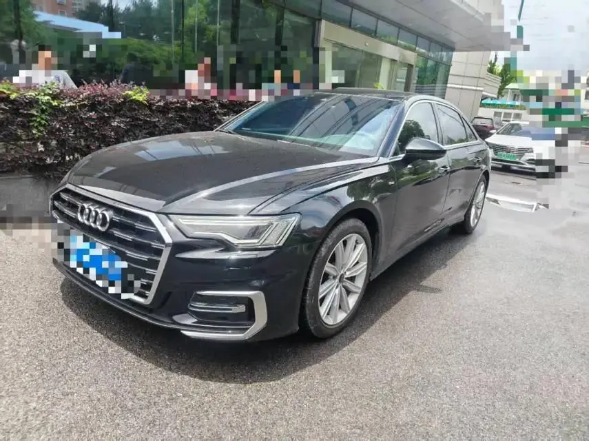 Audi A6L 2022 model changed to 45 TFSI dynamic model - View 1