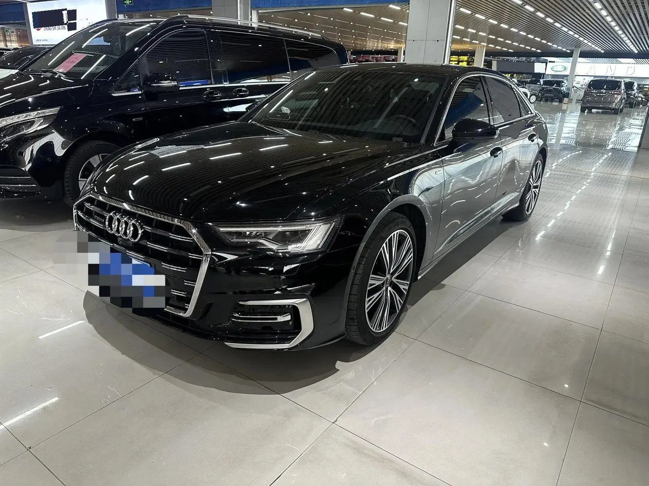 打开图片灯箱：Audi 2024 A6L 2.0TFSI 45TFSI Quattro Prestige Dynamic Edition Automatic
