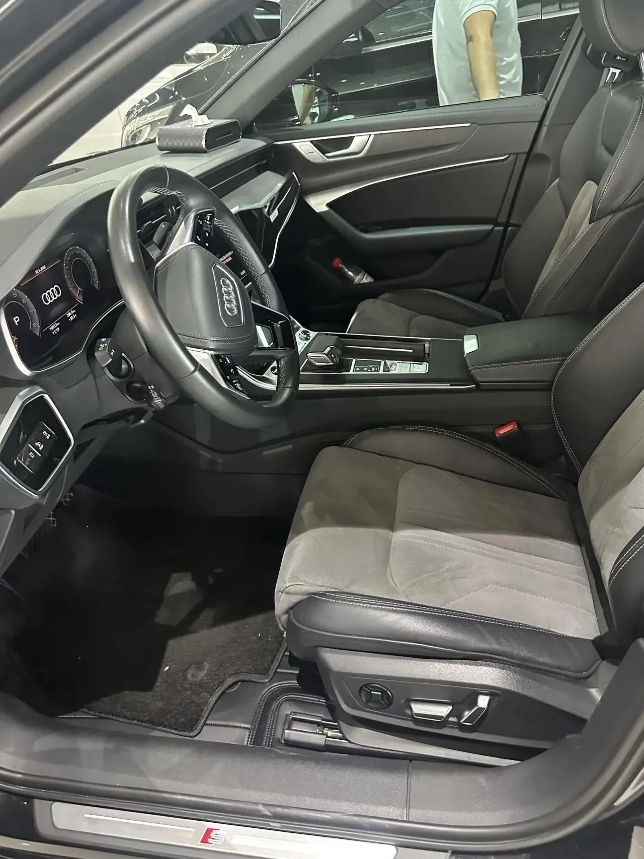 Audi 2024 A6L 2.0TFSI 45TFSI Quattro Prestige Dynamic Edition Automatic 3