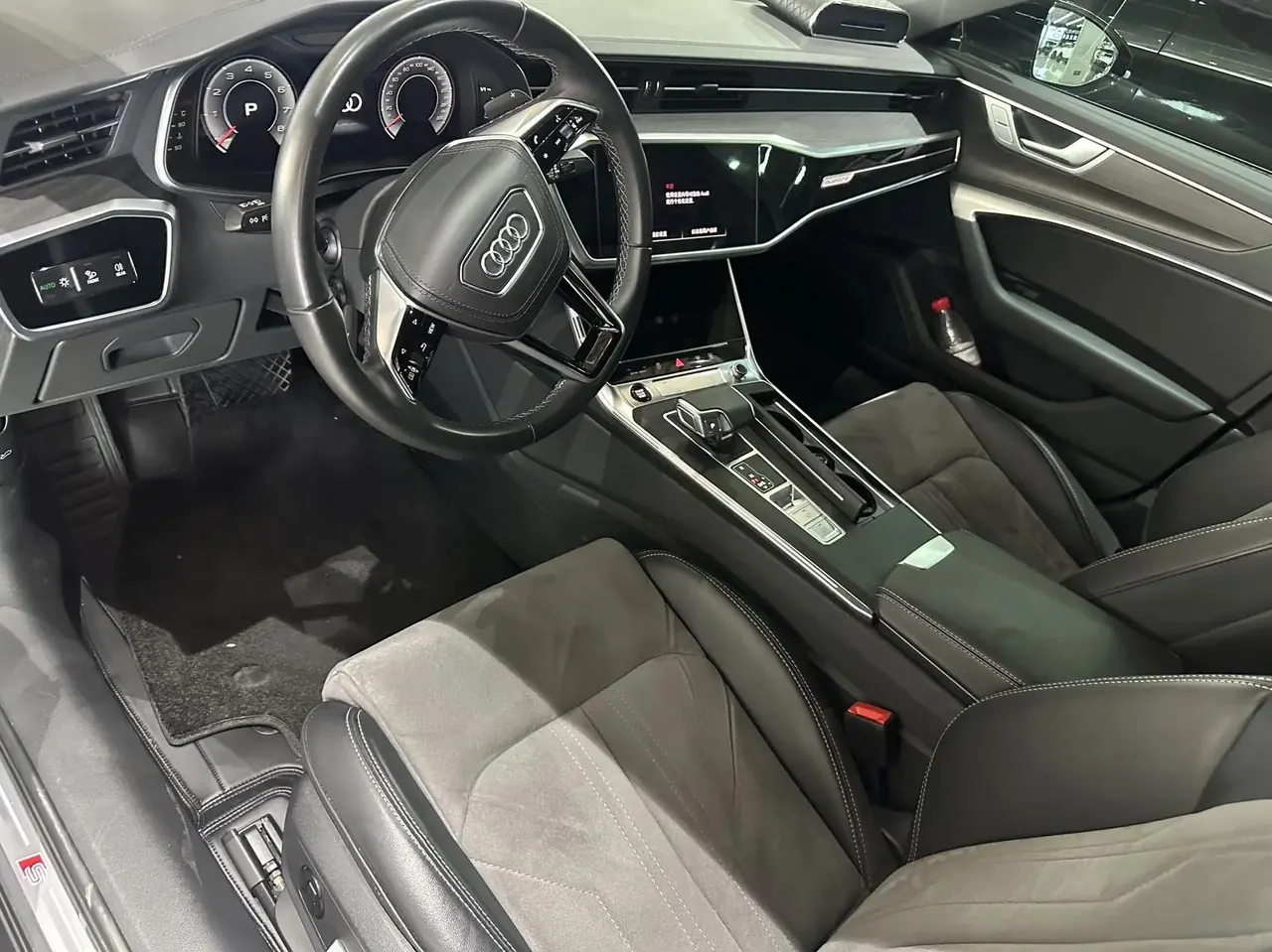 Audi 2024 A6L 2.0TFSI 45TFSI Quattro Prestige Dynamic Edition Automatic 4