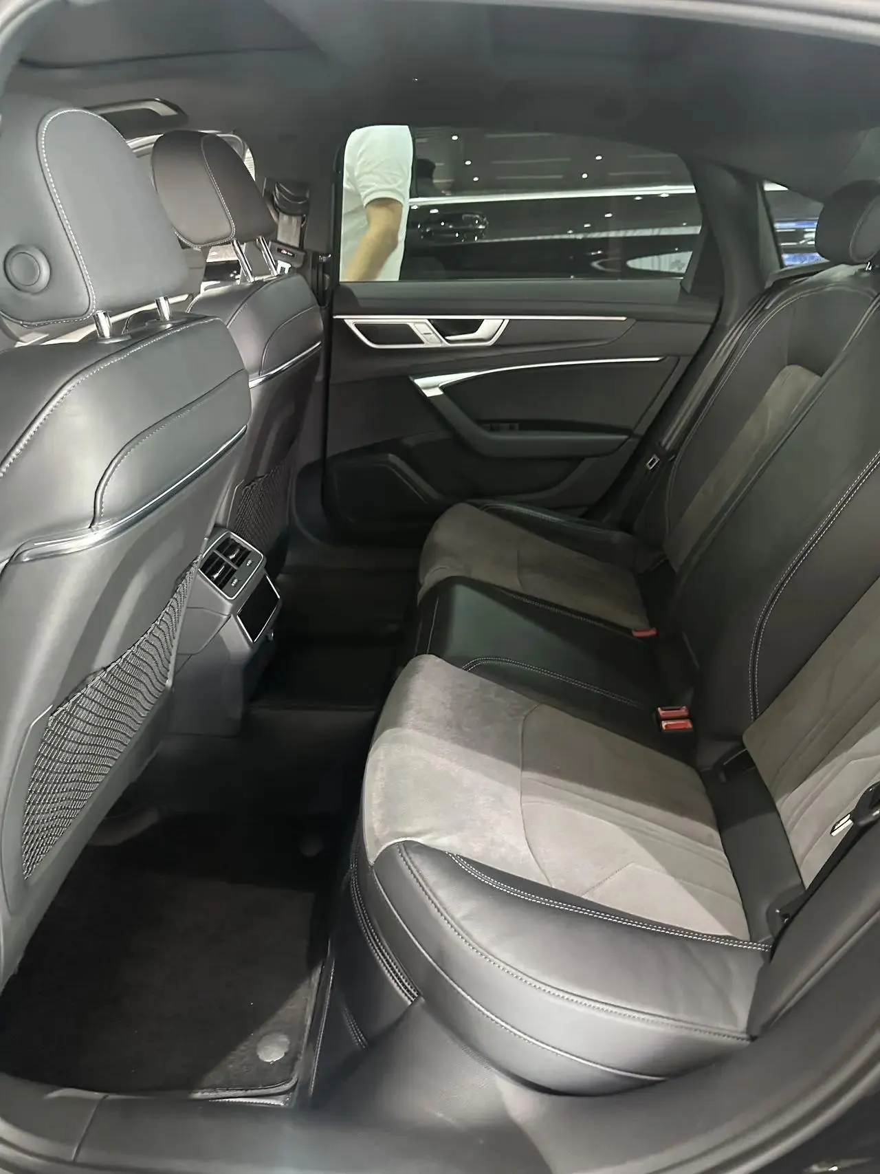 Audi 2024 A6L 2.0TFSI 45TFSI Quattro Prestige Dynamic Edition Automatic 5