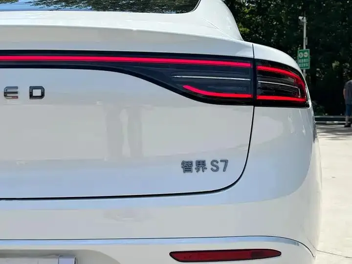 智界 S7 2025 Model 855km Max 10