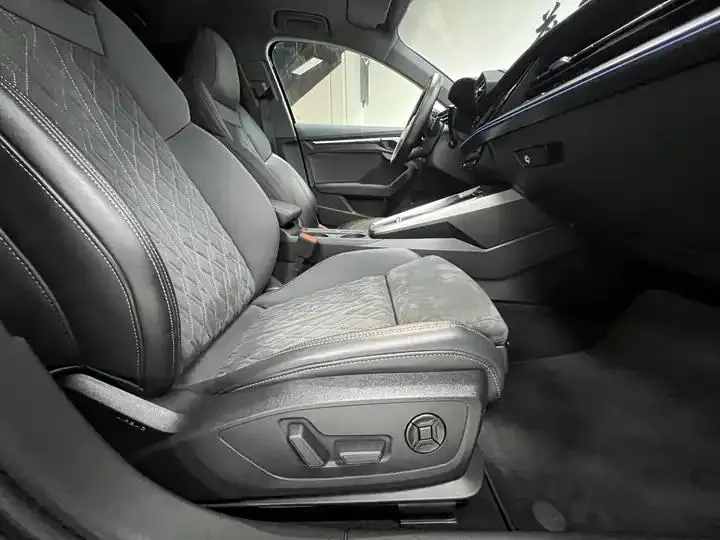 Audi A3 2023 Sportback 35 TFSI Luxury Sport 17