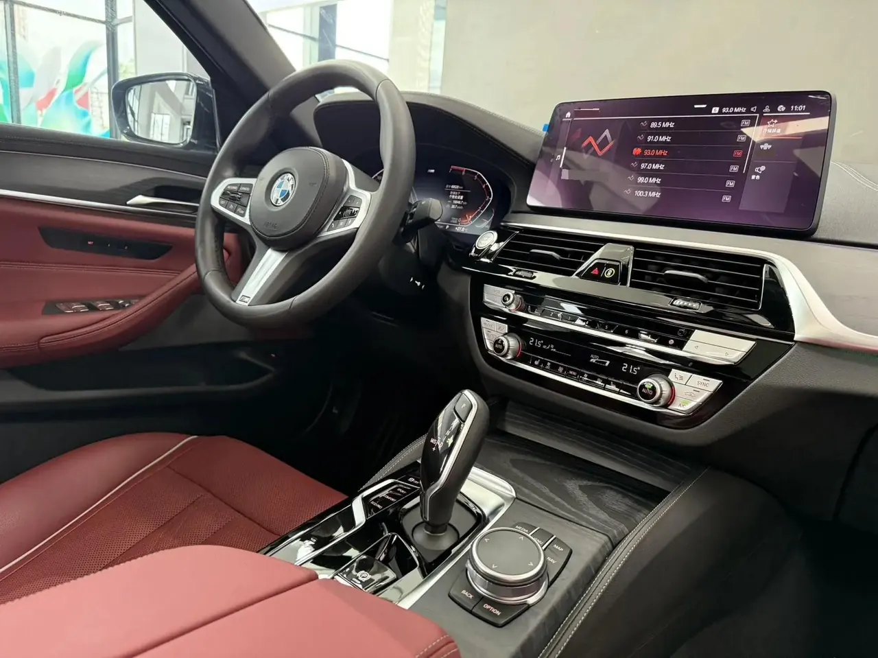 BMW 5 Series 2021 530Li Leading M Sports Suit 7