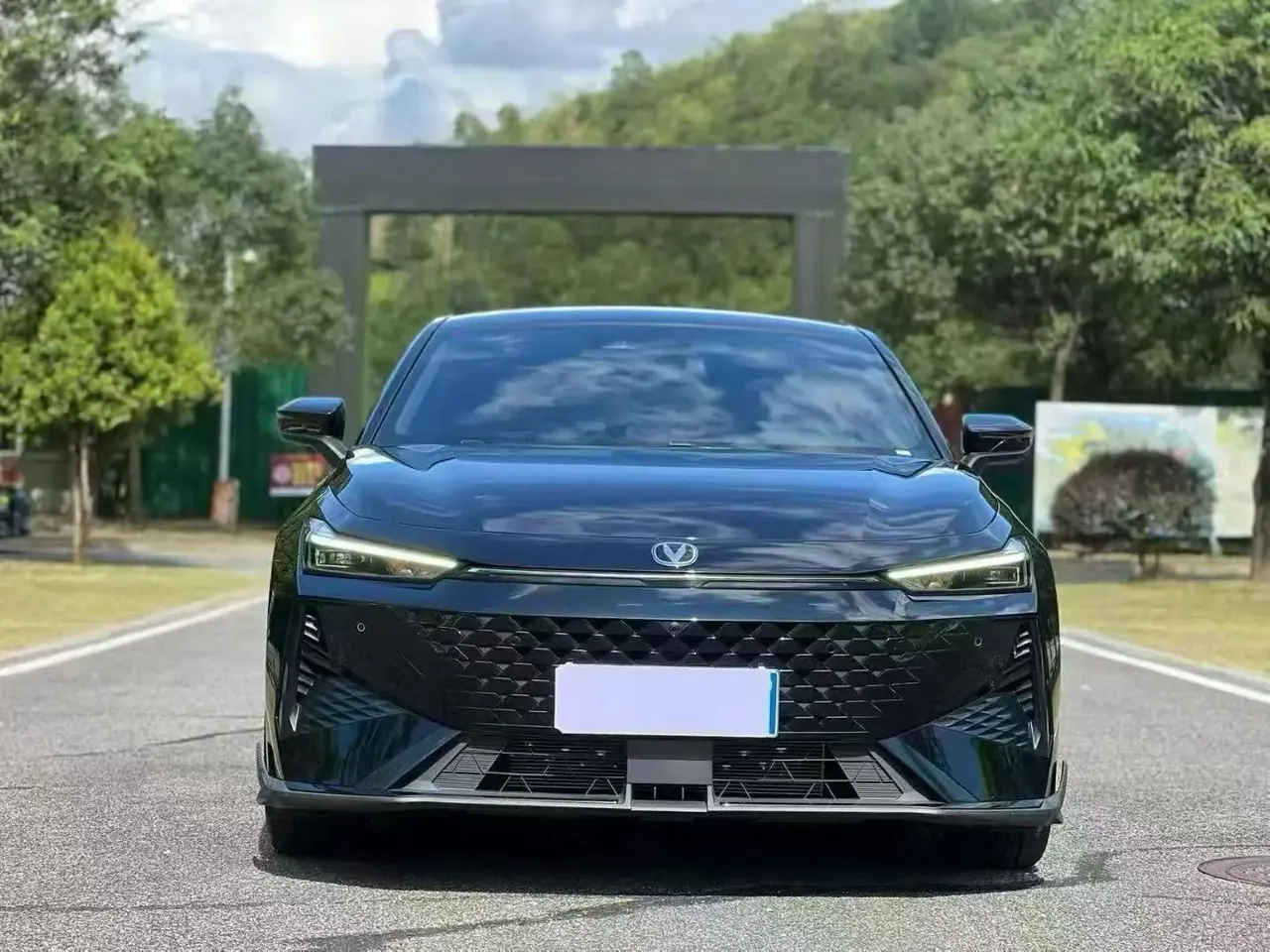 ChangAn 2024 UNI-V 1.5T Prestige Sports Automatic 2