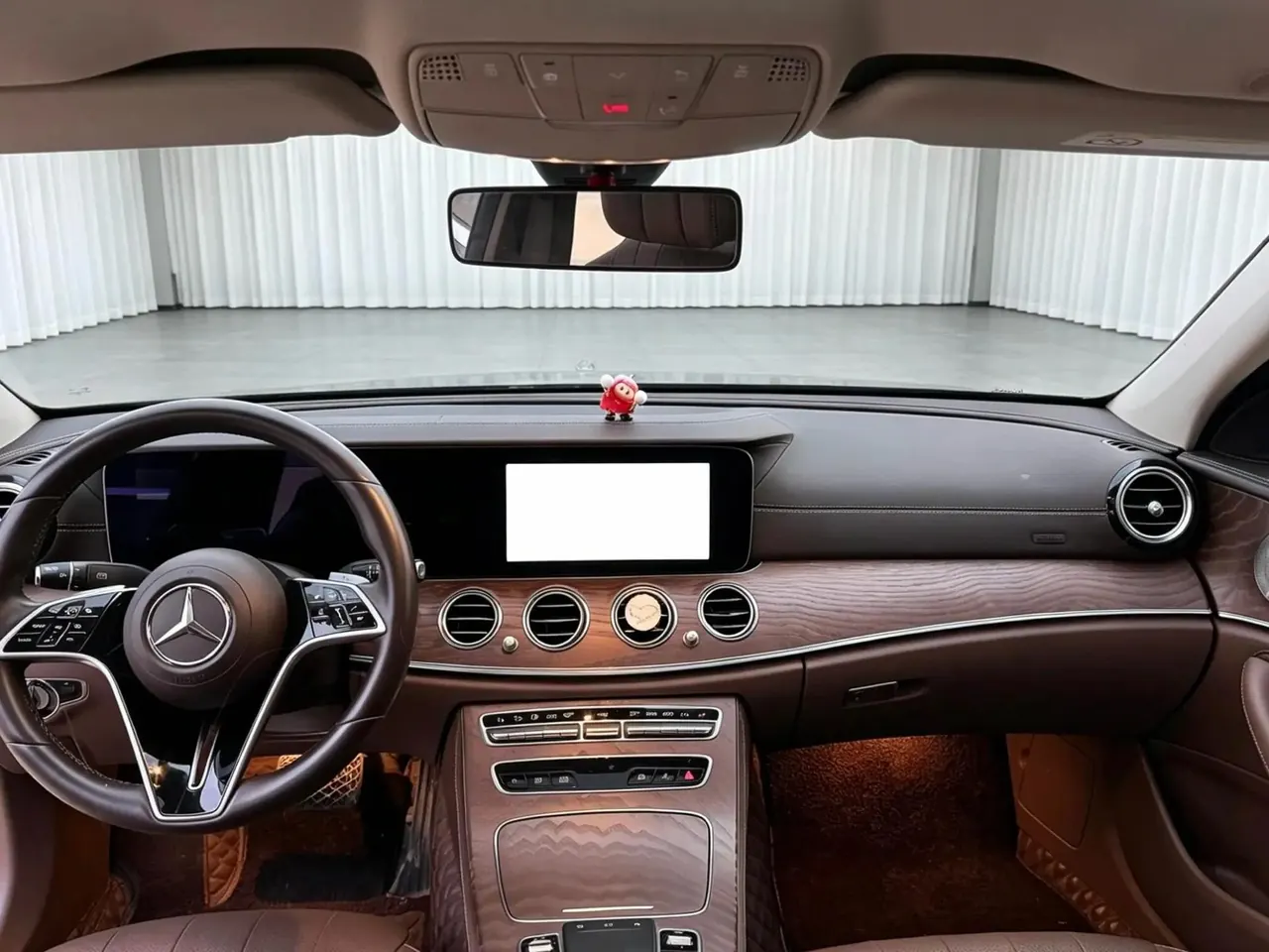 Mercedes Benz E-Class 2023 E 300 L Luxury Model 5