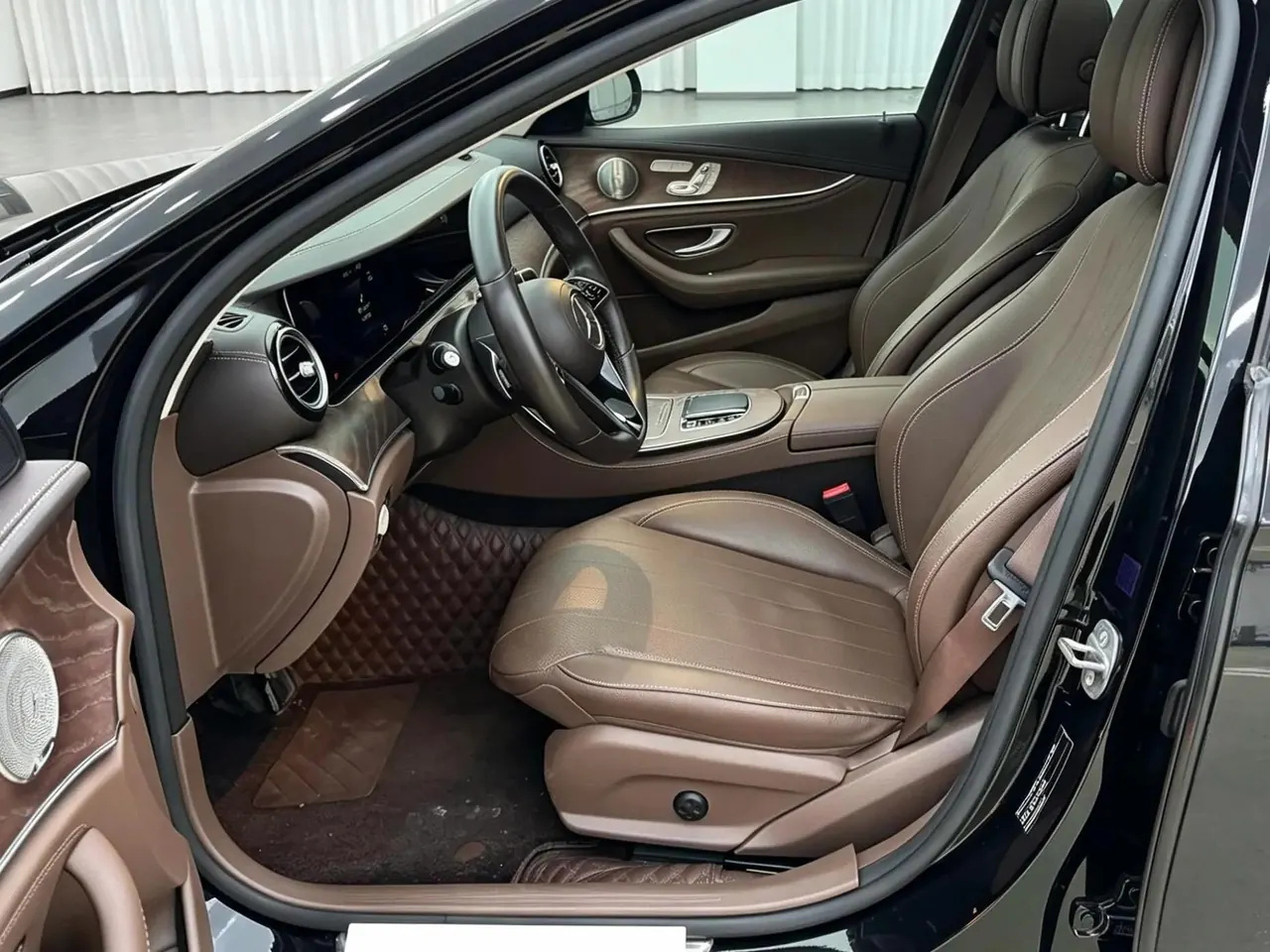 Mercedes Benz E-Class 2023 E 300 L Luxury Model 6