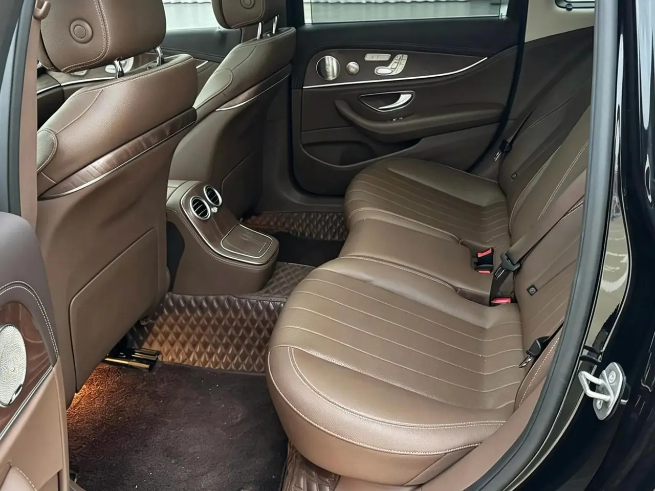 Mercedes Benz E-Class 2023 E 300 L Luxury Model 9