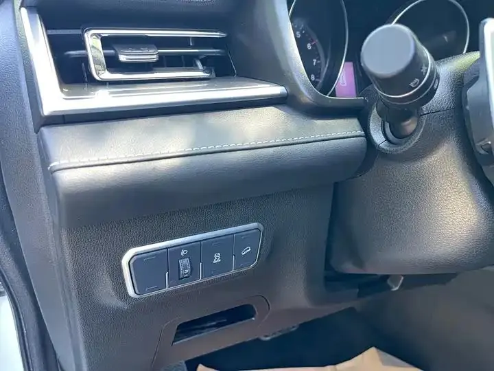 Haval M6 2021 PLUS 1.5T DCT Deluxe Zhilian 6