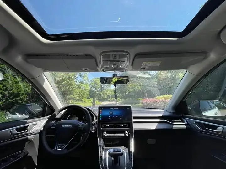 Haval M6 2021 PLUS 1.5T DCT Deluxe Zhilian 8