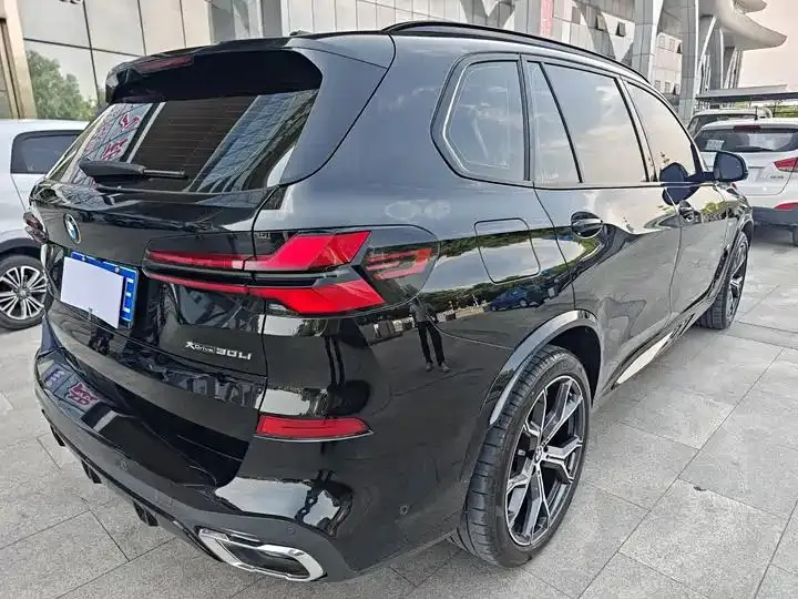 BMW X5 2023 xDrive 30Li exclusive m sports obsidian night suit 2