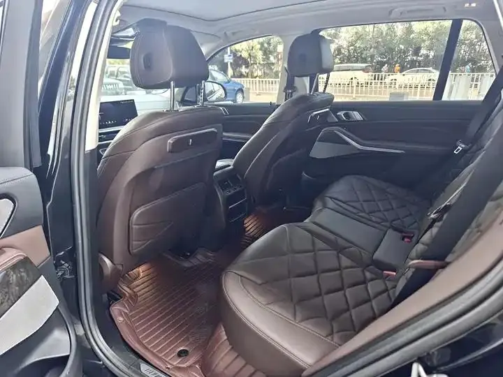 BMW X5 2023 xDrive 30Li exclusive m sports obsidian night suit 4
