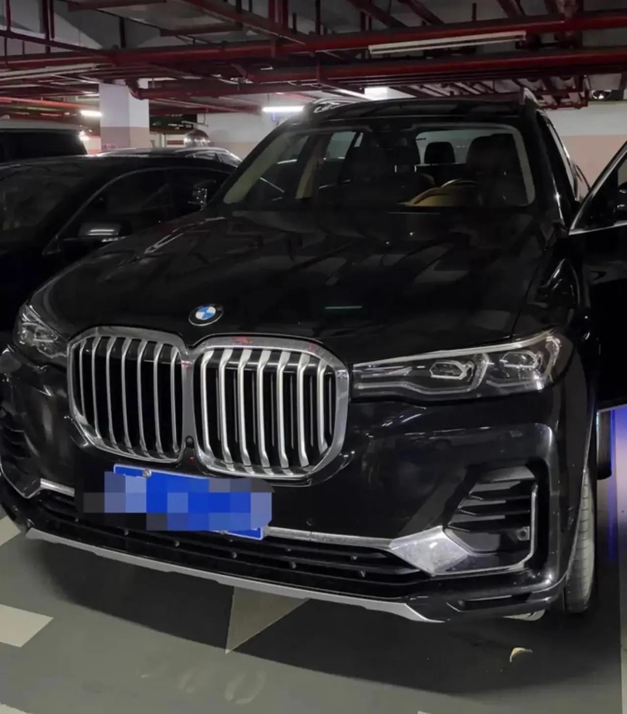 BMW X7 2020 xDrive40i Leading Luxury Suit 2