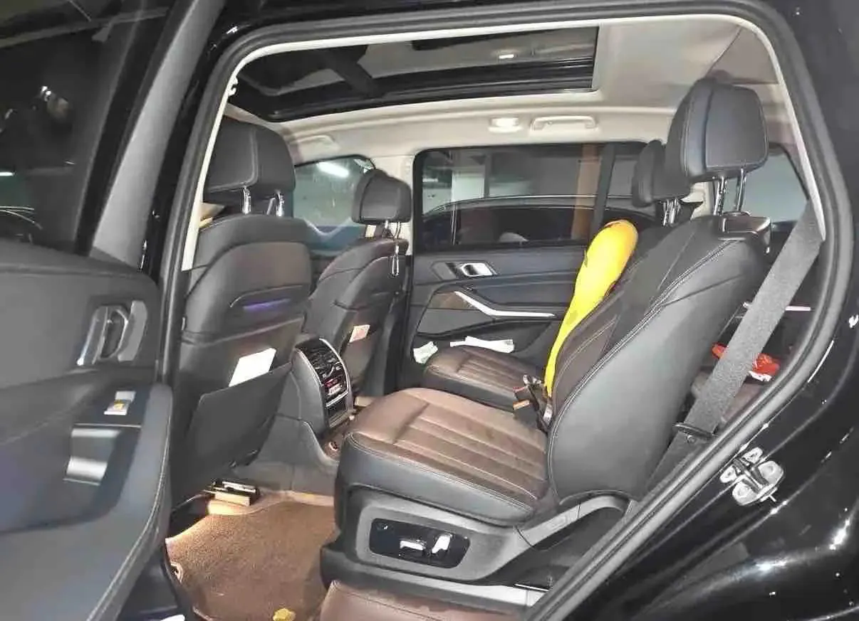 BMW X7 2020 xDrive40i Leading Luxury Suit 4