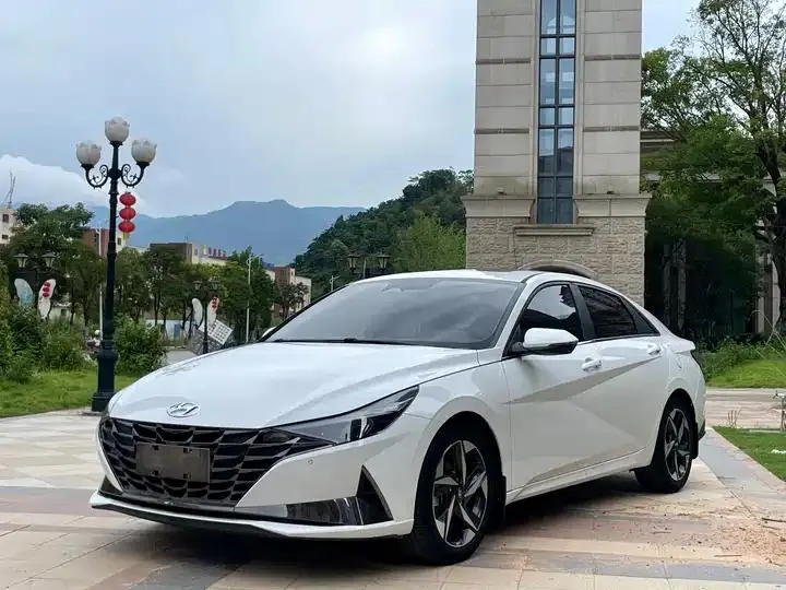Elantra 2022 1.5L CVT Luxury Edition - View 1