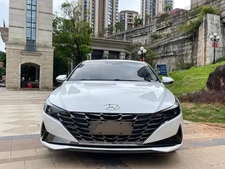 Elantra 2022 1.5L CVT Luxury Edition 2