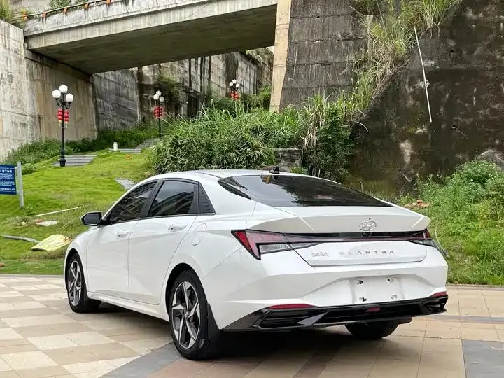 Elantra 2022 1.5L CVT Luxury Edition 8