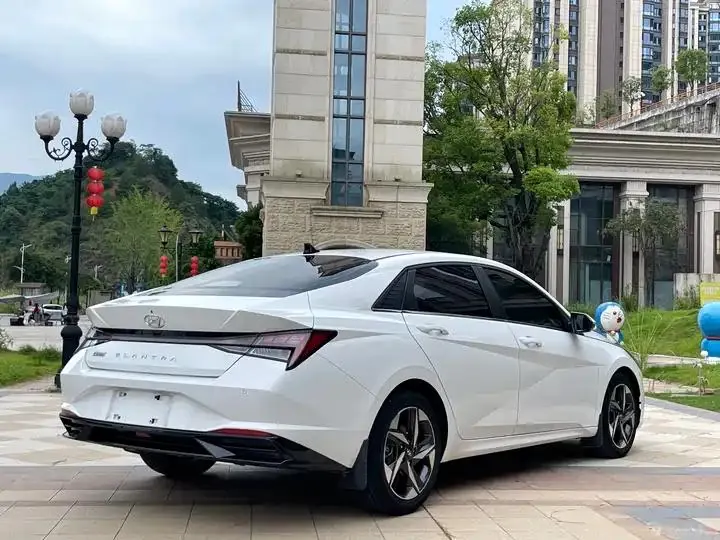 Elantra 2022 1.5L CVT Luxury Edition 9