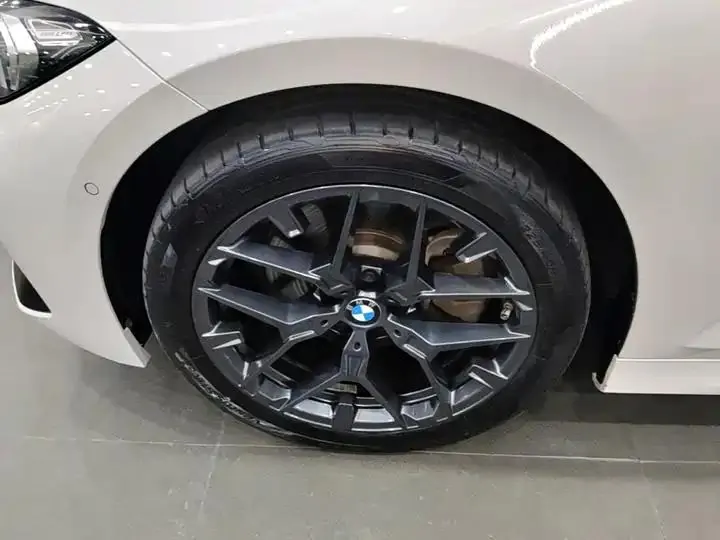 BMW 3 Series 2025 330Li M Sports Obsidian Night Suit 23